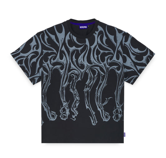 T-shirt Octopus Tribal Blade  by Luca Devinu